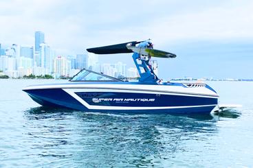 Bote deportivo Captained Nautique Wake - Equipo completo incluido - Miami