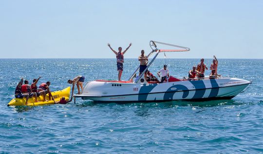 Lancha rápida para deportes acuáticos: disfruta del mar