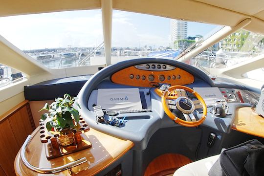 APROVEITE MIAMI NO NOVO AZIMUT DE 68 PÉS COM JACUZZI!