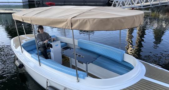 Electric Fantail Boat for Rent in Lake Union