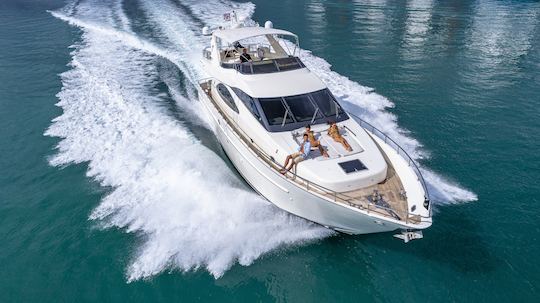 Yacht Azimut de 70 pieds pour une croisière de luxe à Miami