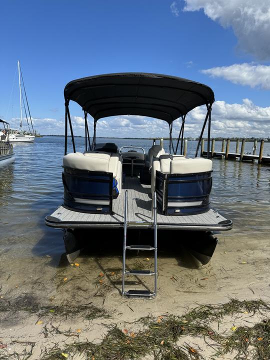 Time for some Vitamin Sea?!?  Come aboard our captained  25' Starcraft Triton