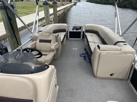 2020 Suntracker Party barge Tri-toon 150 HP Marcury,  Naples/ Marco Island