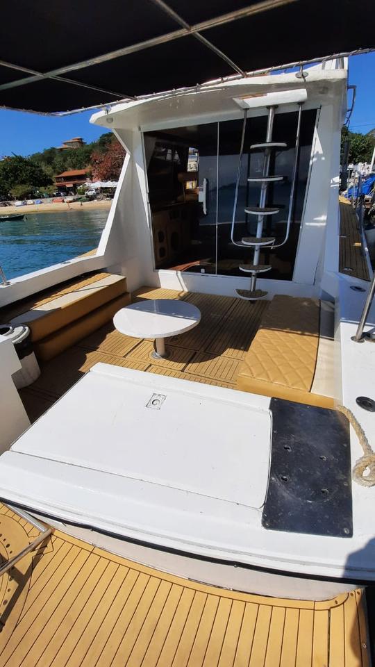 47ft Sorte Mares Motor Yacht Rental in Buzios, Rio de Janeiro, Brazil