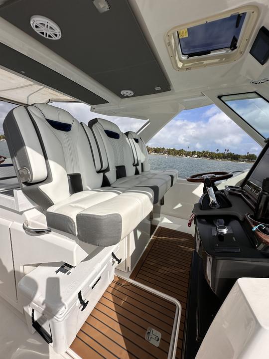 Profitez de Miami à bord de notre yacht de sport Tiara de 34 pieds