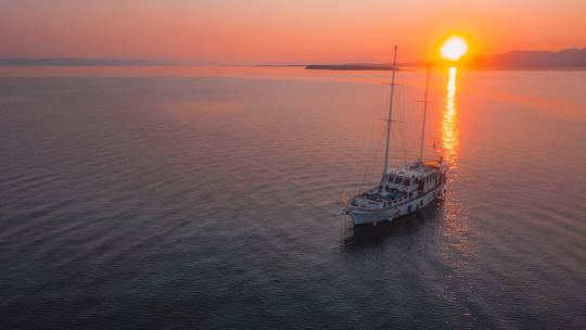 Fully Crewed, Cruising in the Saronic Gulf, Traditional Wooden Gulet.