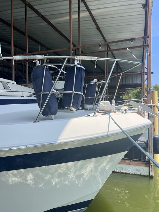 Alquiler de yate a motor Crist Craft de 38 pies en aguas planas en el lago Texoma