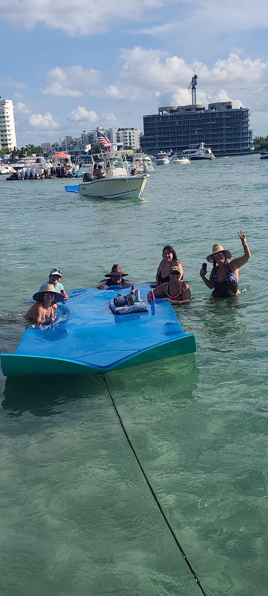 Aventure en ponton en limousine aquatique. Réservez une aventure nautique de luxe dès aujourd'hui !