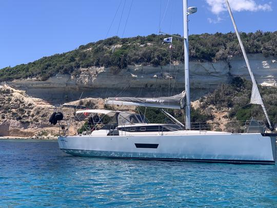 COME AND SAIL ON THIS BEAUTIFUL ELAN MONOHULL BUILT FOR PERFORMANCE AND COMFORT