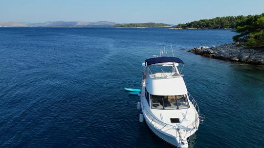 Motoryacht Bayliner 3587 para fretamento ou passeio diário com a Novelty Tours