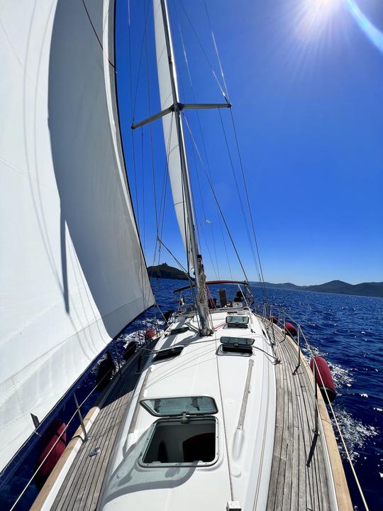 DAILY SAILING CRUISE Benetau CLIPPER 411 Sailboat in Tuscany