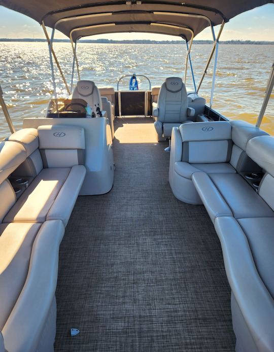 Harris Tritoon para 15 personas disponible en el lago Conroe en Montgomery,