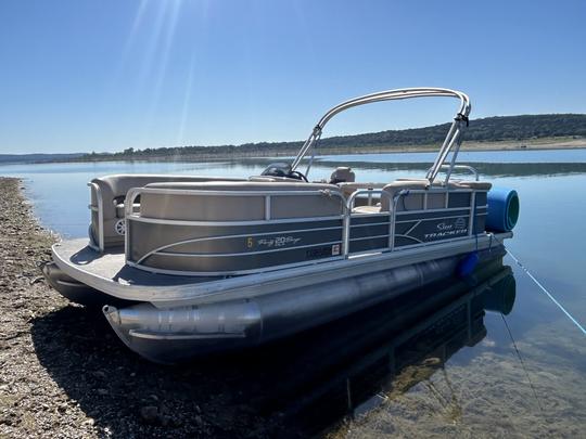 20ft Sun Tracker Party Barge Pontoon at Canyon Lake