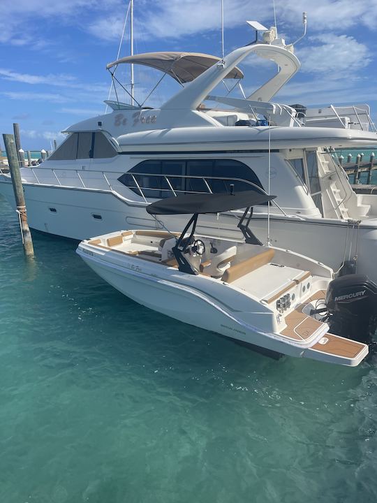 60ft Motor Yacht Charter in Beautiful Exuma, Bahamas