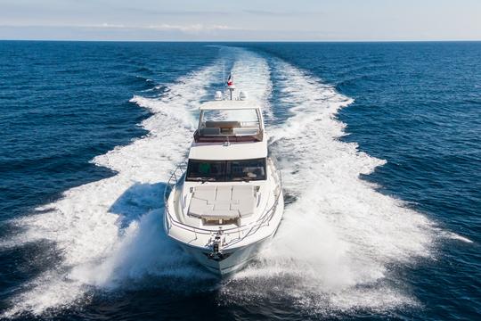 Alquiler de megayates Prestige 590 Flybridge en la Costa Azul, Francia