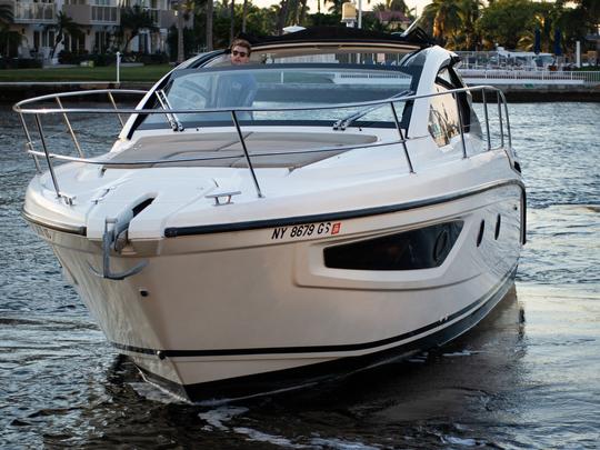 Magnifique Azimut Yachts Atlantis de 34 pieds à Pompano Beach - Location de yacht avec capitaine