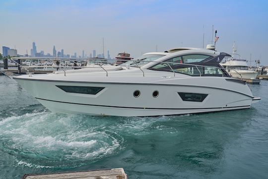 Yacht « James Bond » Beneteau GT 42 pieds 2020 — Réservez dès maintenant pour l'été 2025