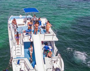 Cruise in a Motor Yacht in Sosúa, Puerto Plata with Friends and Family