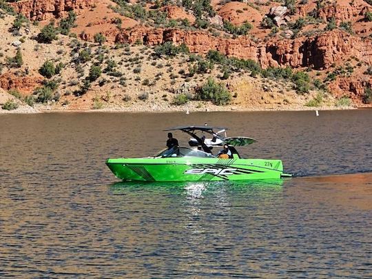 Tiempo épico entre las olas, surf, fiesta, exploración, lago Havasu