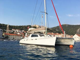 Catamaran Leopard 47, 4 cabins / 4 heads with crew