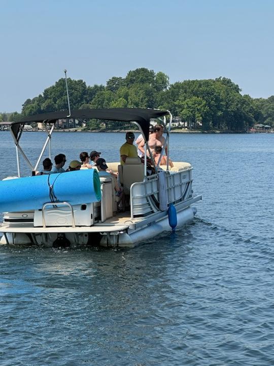 2006 Southbay Pontoon 25' boat rental on Lake Norman