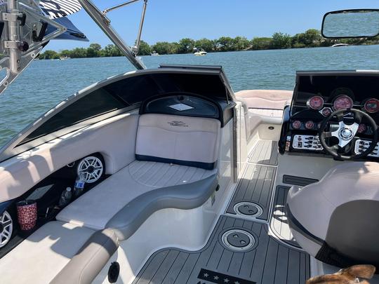 Barco de vela y surf Mastercraft X-Star con capitán en el lago Ray Hubbard - Rockwall, Texas