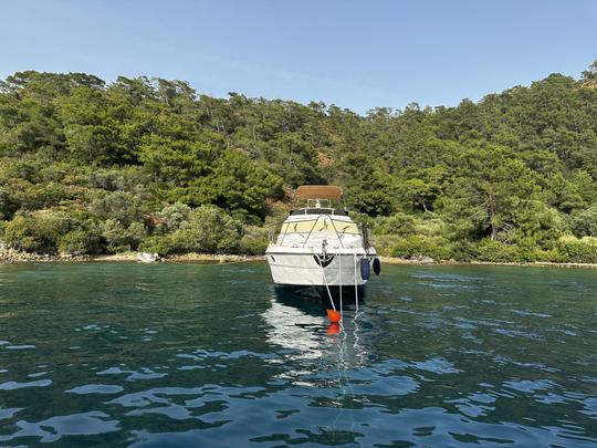 Luxury Motor Yacht for 15 people