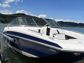 24’ Regal Fasdeck Powerboat for Rental in Somers