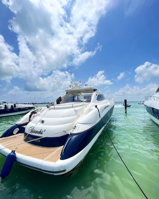 63 PIEDS - SUNSEEKER PREDATOR - BANC - JUSQU'À 18 PERSONNES - CANCUN, MEXIQUE