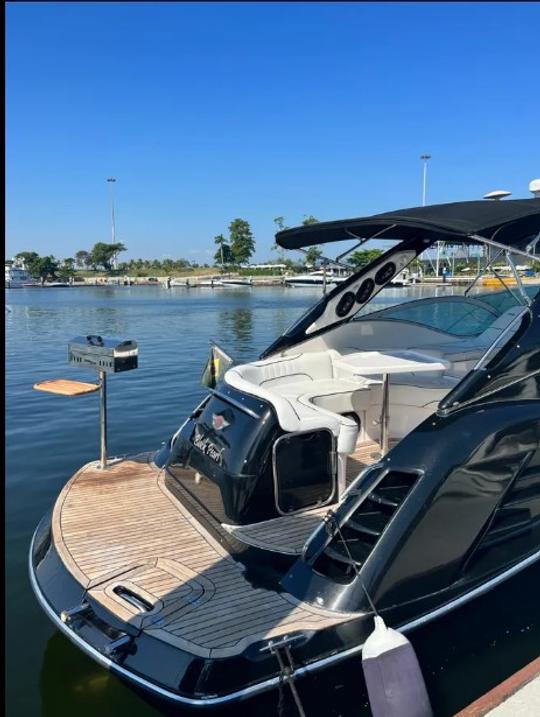 31ft Black Pearl Motor Yacht Rental in Rio de Janeiro, Brazil