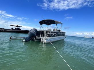 BEAUTIFUL Bennington TRITOON 150 HP Holmes Beach , Anna Maria Fishing Series 