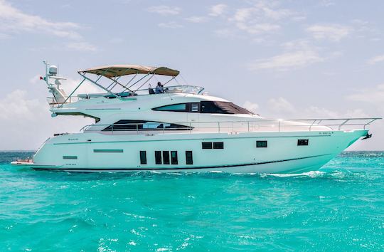 Fairline Squadron 70 ft: el mejor alquiler de yates de lujo en Cancún