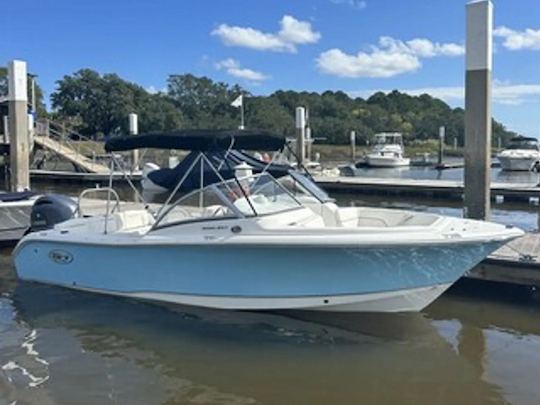 Super Clean/Like New 2018 21ft Sea Hunt-211 Escape