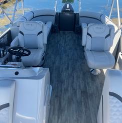 2023 Pontoon Rental CAPTAIN included