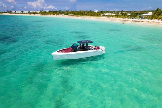 Location d'un bateau à moteur de luxe SCHAEFER V33 de 34 pieds au départ et à destination de Saint-Barthélemy 