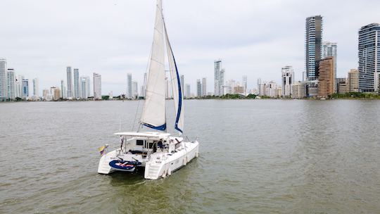 CATAMARÁN BABEL DE LUJO PARA ISLAS, PUESTAS DE SOL Y EVENTOS NOCTURNOS