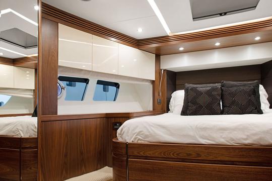 Sunseeker de 75 pieds avec Flybridge (jusqu'à 12 invités)