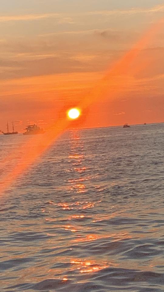 Passeio ao pôr do sol na Baía de Cartagena em lancha de 25 pés