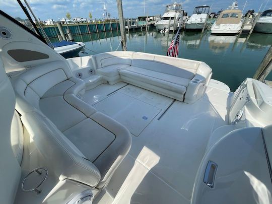 Diversey Harbor Relax and Enjoy on this 52ft Yacht