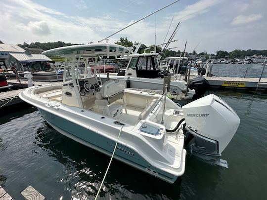 Boston Whaler 230 Outrage - Enjoy some time on the Long Island Sound