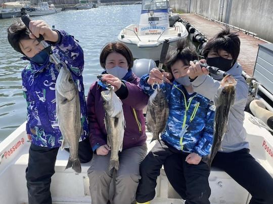 Sea Bass/ Bream Fishing at Osaka Bay!! Charter our boat to enjoy amazing fishing