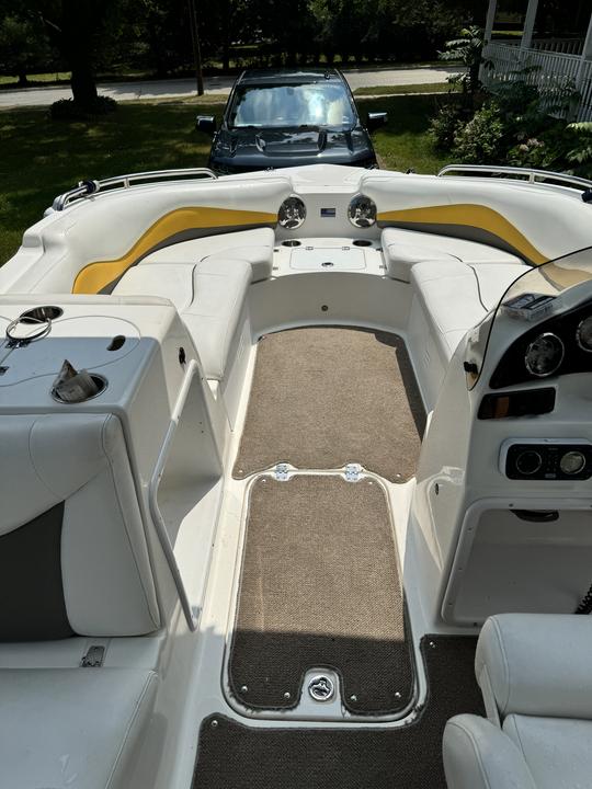 Le tubing ou les loisirs ! À vous de décider : Hurricane SunDeck Sport de 23 pieds 