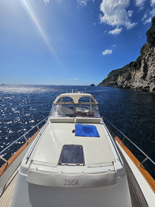 Disfruta de la costa de Amalfi en un barco privado