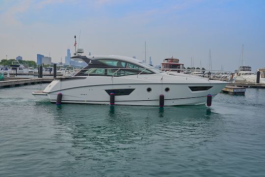 Yacht « James Bond » Beneteau GT 42 pieds 2020 — Réservez dès maintenant pour l'été 2025