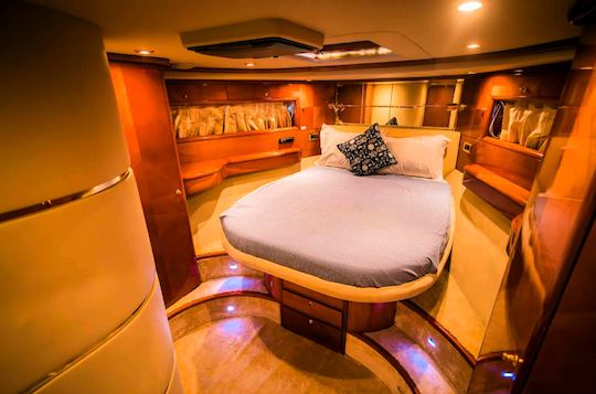 Grand solarium de luxe en azimut de 65 pieds pour 20 personnes dans la marina de Dubaï