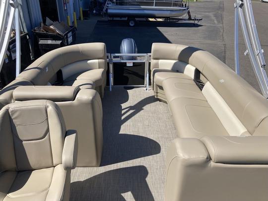 New and Spacious pontoon Lake Minnetonka