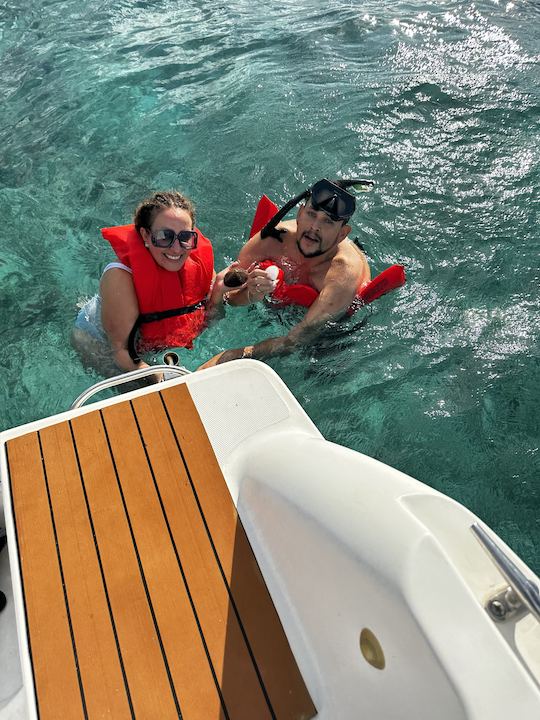 MainSqueeze-Private Boat Charters🏝️🇯🇲Rum Punch, snorkeling,Music included.