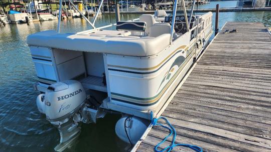 Cruise the water on a LeisureKraft 24ft Pontoon!