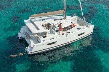 Alquiler de catamarán de lujo Fountaine Pajot Lucia 40 en la Costa Azul, Francia