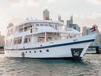 Experience DUBAI on our 125FT MEGA YACHT!